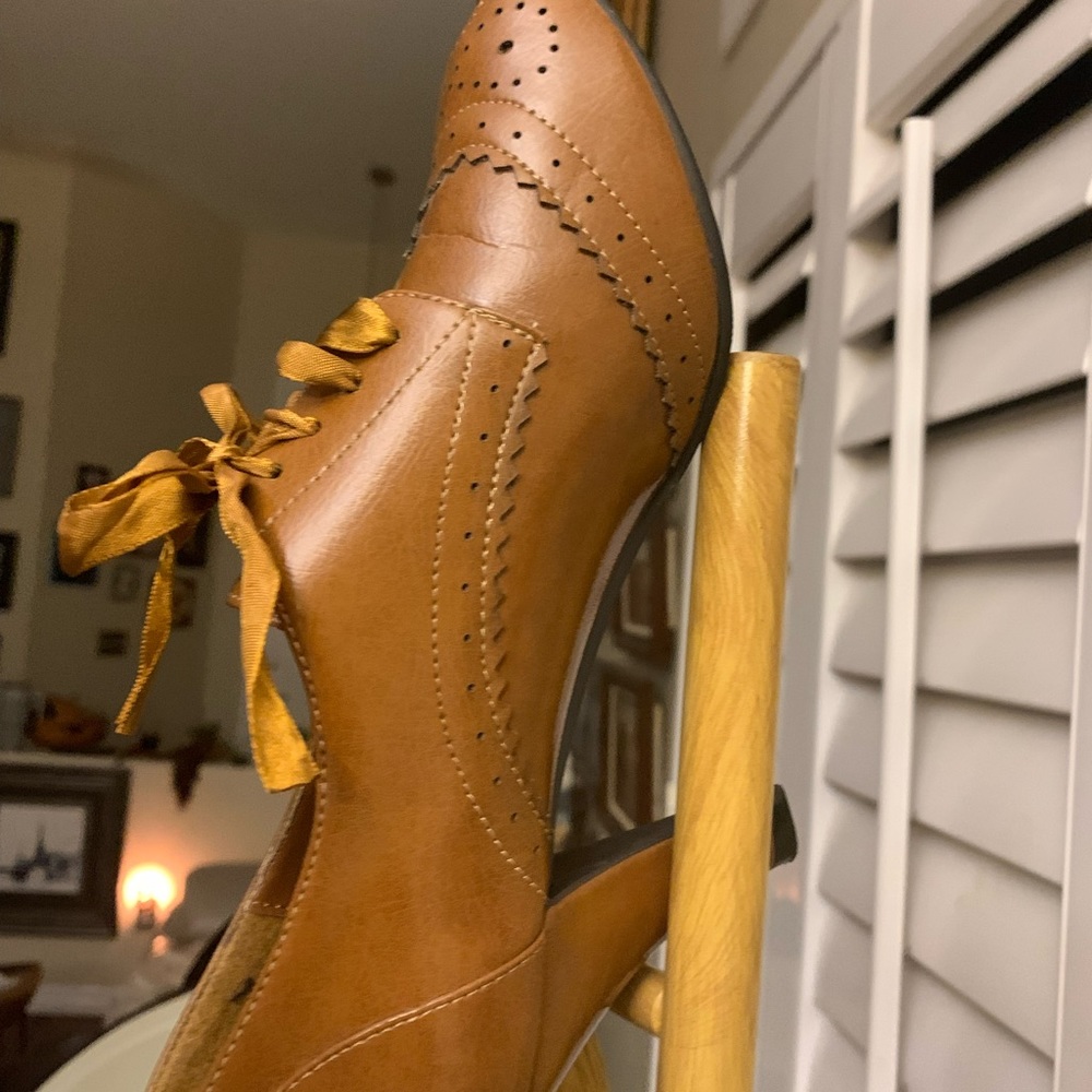 madden girl: Super Zippy-Womens, Rileigh Oxford Brown shoes. Never been worn.